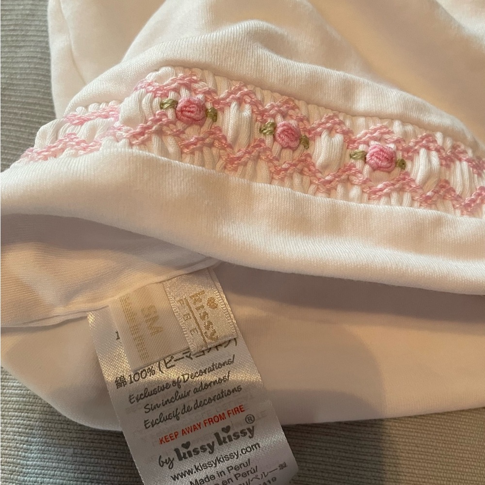 Baby gift set. Blanket, smocked rose hat & bib. Kissy Kissy brand. Baby girl - Picture 7 of 10